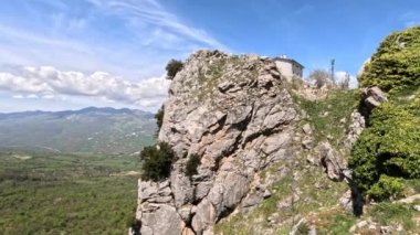 Pescopennataro çevresindeki manzara, İtalya 'nın Molise kentindeki küçük bir kasaba..