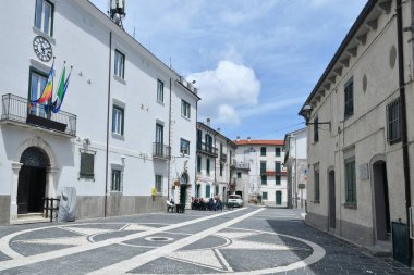 İtalya 'nın Molise dağlarında bir köy olan Capracotta' nın ortaçağ mimarisi..