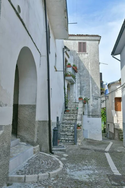 Wąska Ulica Macchia Isernia Średniowieczna Wioska Górach Molise Włochy — Zdjęcie stockowe