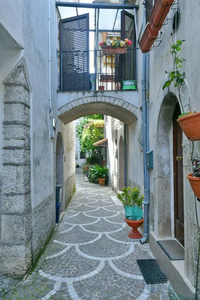Une Rue Étroite Macchia Isernia Village Médiéval Dans Les Montagnes — Photo