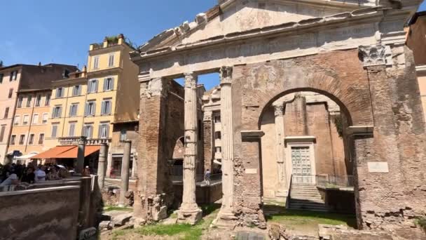 Άποψη Ενός Αρχαίου Ρωμαϊκού Ναού Στο Ιστορικό Κέντρο Της Ιταλικής — Αρχείο Βίντεο