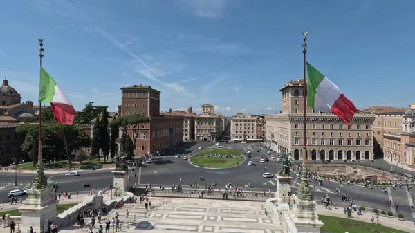 イタリアの首都の最も記念碑的な広場の1つであるヴェネツィア広場の眺め — ストック写真