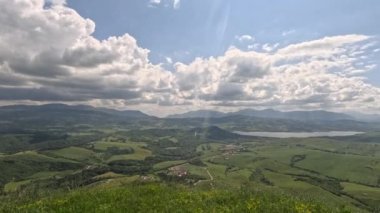 İtalya 'nın Avellino ilinin karakteristik kırsal manzarası.