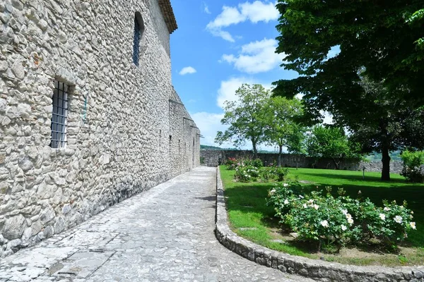 Ogród Opactwa Goleto Średniowieczny Klasztor Położony Prowincji Avellino Włochy — Zdjęcie stockowe