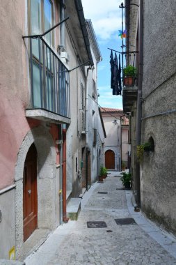 Nusco 'da dar bir sokak, İtalya' nın Avellino eyaletine bağlı küçük bir dağ köyü..