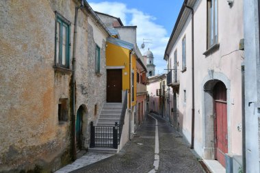 Nusco 'da dar bir sokak, İtalya' nın Avellino eyaletine bağlı küçük bir dağ köyü..