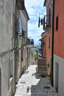 Nusco 'da dar bir sokak, İtalya' nın Avellino eyaletine bağlı küçük bir dağ köyü..