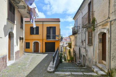 Nusco 'da dar bir sokak, İtalya' nın Avellino eyaletine bağlı küçük bir dağ köyü..