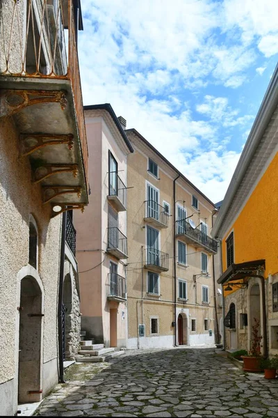意大利Avellino省的一个小山村Nusco的一条狭窄的街道 — 图库照片
