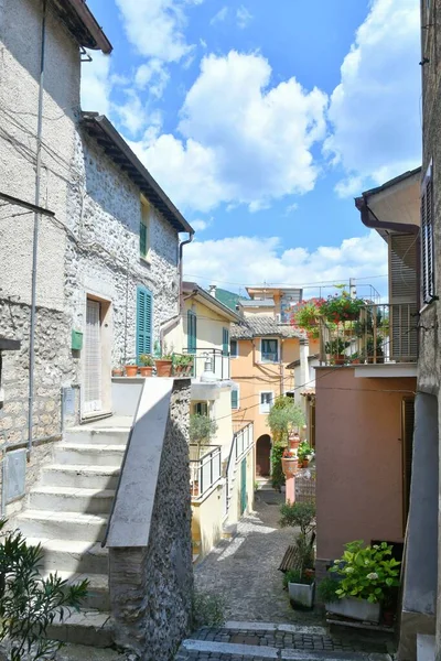 イタリア ローマ近郊の中世の町 スビアコの狭い通り — ストック写真