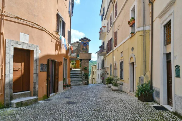 Una Calle Estrecha Subiaco Una Ciudad Medieval Cerca Roma Italia — Foto de Stock