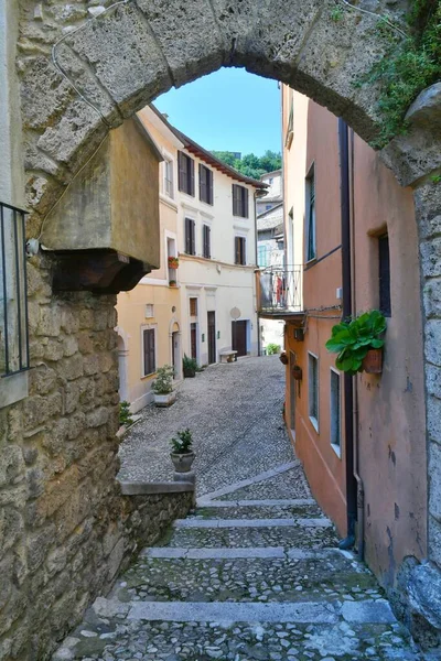 Úzká Ulice Subiaco Středověké Město Blízkosti Říma Itálie — Stock fotografie