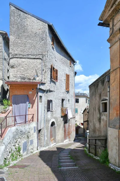 Una Calle Estrecha Subiaco Una Ciudad Medieval Cerca Roma Italia —  Fotos de Stock