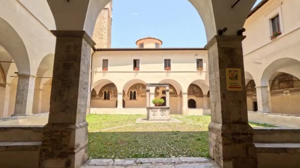 Interiér Kláštera Středověkého Kostela Tagliacozzo Městě Regionu Abruzzo Itálie — Stock video