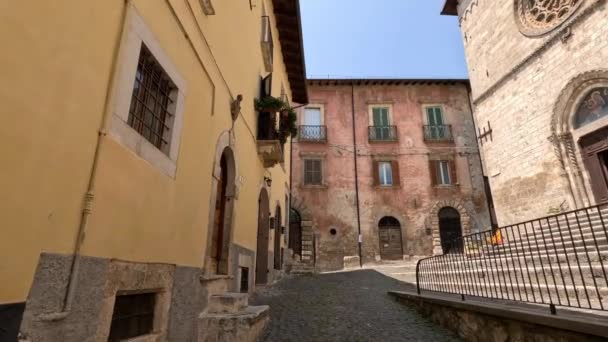Uma Igreja Bairro Histórico Tagliacozzo Uma Cidade Medieval Região Abruzzo — Vídeo de Stock