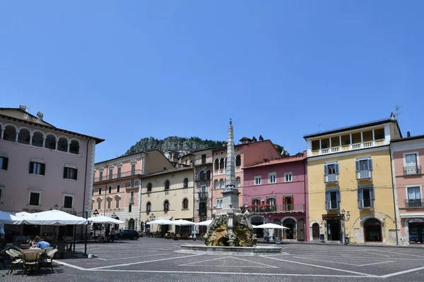 Vista Para Praça Tagliacozzo Uma Cidade Medieval Região Abruzzo Itália — Fotografia de Stock