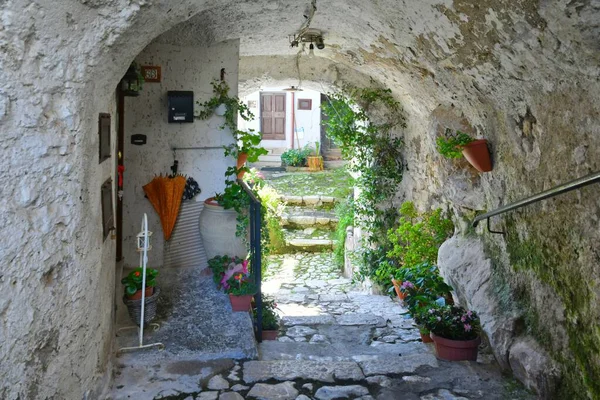 Een Smalle Straat Tussen Oude Huizen Van Artena Een Middeleeuws — Stockfoto