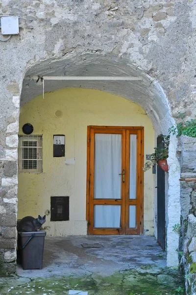 Dveře Starého Domu Arteně Středověké Vesnici Provincii Řím Itálie — Stock fotografie