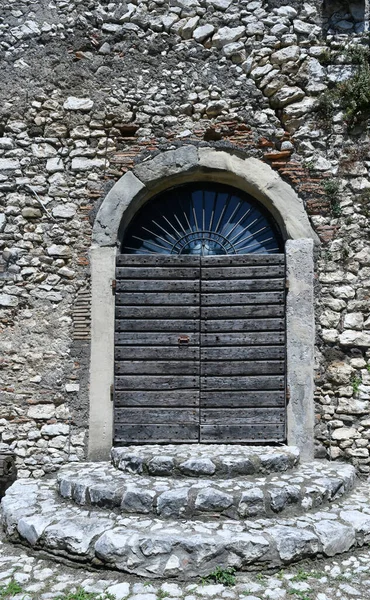 Πόρτα Ενός Παλιού Σπιτιού Στο Olevano Romano Μια Μεσαιωνική Πόλη — Φωτογραφία Αρχείου