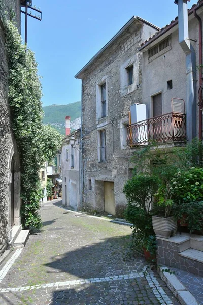 Charakteristická Ulice Civitella Roveto Středověké Město Horách Abruzzo Itálie — Stock fotografie