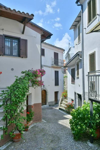 Civitella Roveto Jellegzetes Utcája Egy Középkori Város Abruzzo Hegyeiben Olaszországban — Stock Fotó