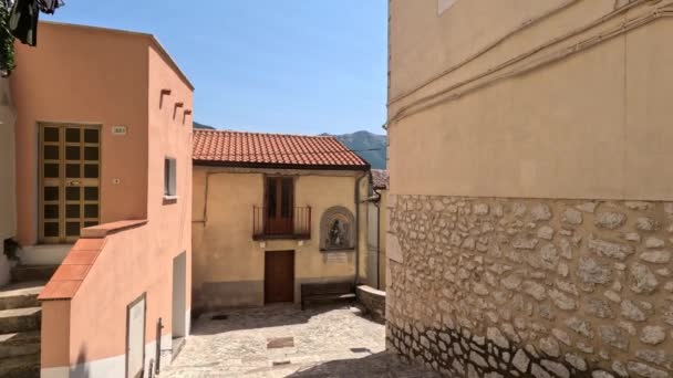 Camino Característico Ciorlano Una Ciudad Medieval Las Montañas Campania Italia — Vídeo de stock