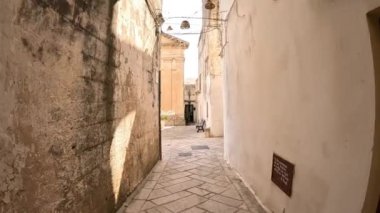Ruffano 'nun karakteristik bir caddesi, İtalya' nın Lecce eyaletinde eski bir köy..
