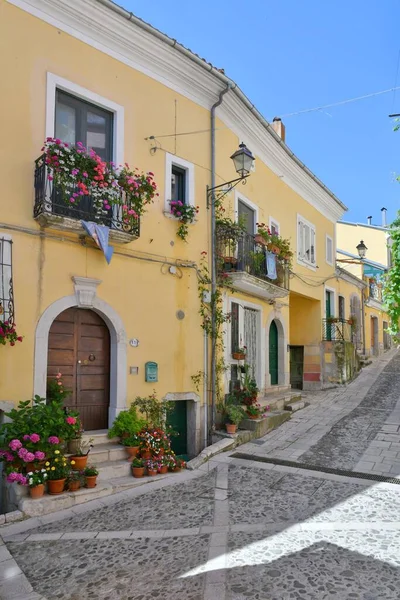イタリア サレルノ県の中世の村バチーノの特徴的な通り — ストック写真
