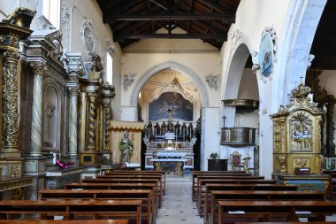 Agnone 'da antik bir kilisenin içi, İtalya' nın Isernia eyaletinde bir ortaçağ köyü..