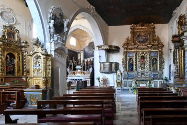 Agnone 'da antik bir kilisenin içi, İtalya' nın Isernia eyaletinde bir ortaçağ köyü..