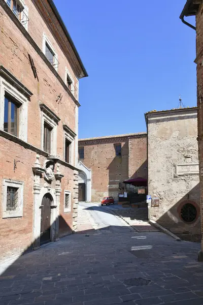 Une Rue Entre Les Maisons Village Médiéval Montepulcianoa Toscane Italie — Photo