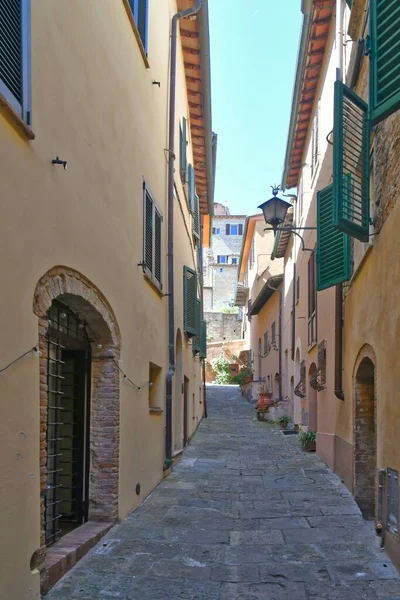 Ulice Mezi Domy Středověké Vesnice Montepulcianoa Toskánsku Itálie — Stock fotografie