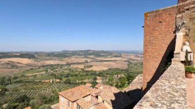 İtalya 'nın Toskana kentindeki eski bir kasaba olan Montepulciano' dan manzara.