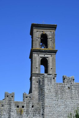 Viterbo, İtalya 'nın Viterbo iline bağlı Lazio' da bir köy olan Vitorchiano 'nun ortaçağ bölgesindeki eski bir kilisenin çanı..