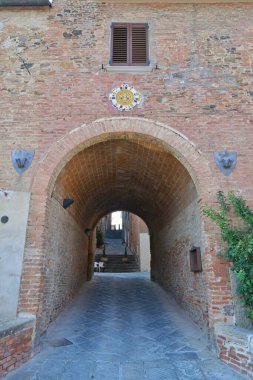 Torrita di Siena 'nın ortaçağ mahallesinde bir sokak, İtalya' da Toskana 'da bir köy..