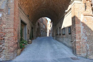 Torrita di Siena 'nın ortaçağ mahallesinde bir sokak, İtalya' da Toskana 'da bir köy..