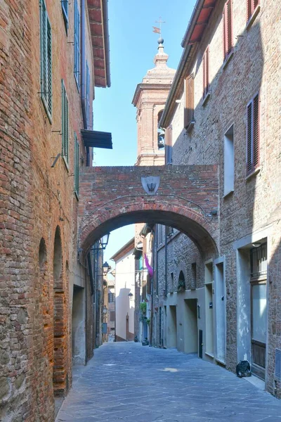 意大利托斯卡纳的一个村庄Torrita Siena中世纪街区的一条街道 — 图库照片