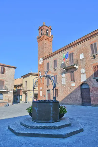 Torrita di Siena 'nın ortaçağ mahallesinde bir sokak, İtalya' da Toskana 'da bir köy..