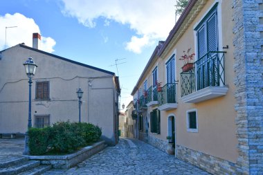 Frigento 'nun eski evleri arasında bir sokak, İtalya' da Campania 'da bir kasaba..