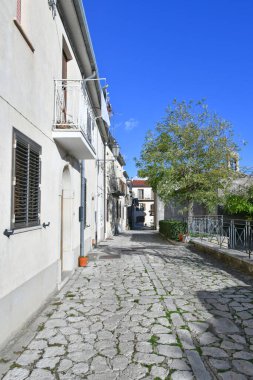 Frigento 'nun eski evleri arasında bir sokak, İtalya' da Campania 'da bir kasaba..