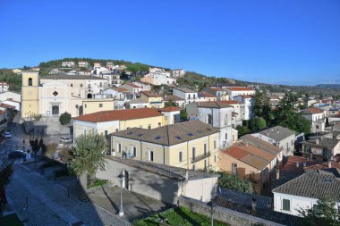 İtalya 'nın Campania bölgesinde bir köy olan Gesualdo' nun panoramik manzarası.