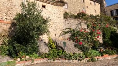 İtalya 'nın Lazio kentindeki bir ortaçağ kasabası olan Monte San Biagio' dan manzara.