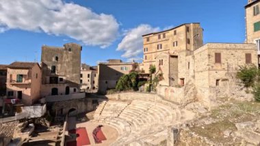 İtalya 'nın Lazio bölgesinde antik bir şehir olan Terracina' nın panoramik manzarası..
