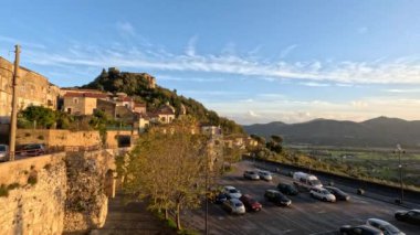 İtalya 'nın Campania bölgesinde bir kasaba olan Caiazzo' dan panoramik manzara.