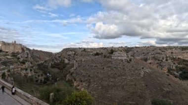 Matera 'nın panoramik manzarası, İtalya' nın Basilicata bölgesinde antik bir kasaba..
