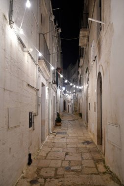 Cisternino caddesi, İtalya 'nın Puglia bölgesinde küçük bir kasaba..