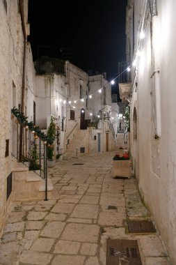 Cisternino caddesi, İtalya 'nın Puglia bölgesinde küçük bir kasaba..