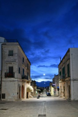 Cisternino caddesi, İtalya 'nın Puglia bölgesinde küçük bir kasaba..