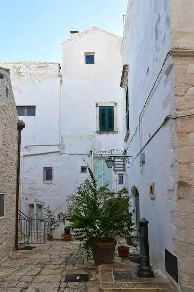 Cisternino caddesi, İtalya 'nın Puglia bölgesinde küçük bir kasaba..