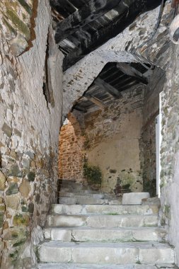 Castellabate 'de dar bir sokak, İtalya' nın Campania sahilinde bir ortaçağ köyü..